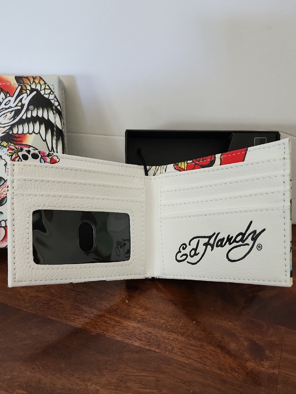 Ed Hardy White Wallet with Multicolor Tattoo Skull and Snake - Picture 4 of 10